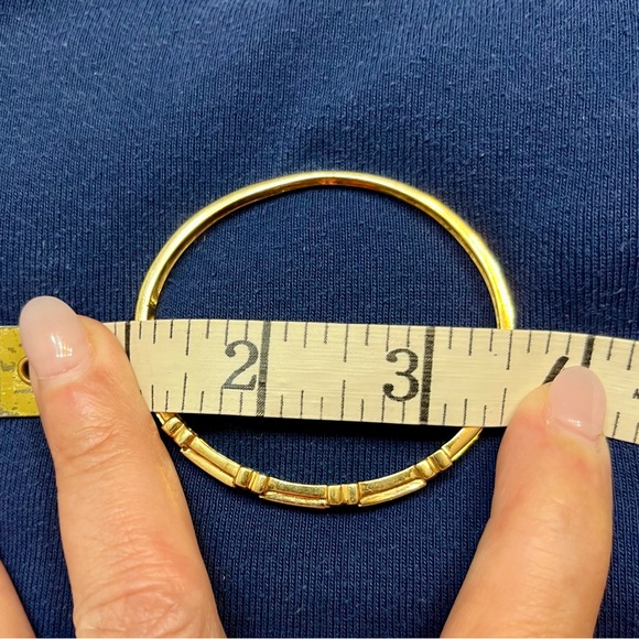 18K gold bangle with channel set emeralds, sapphires, rubies & diamond accents - Picture 8 of 9